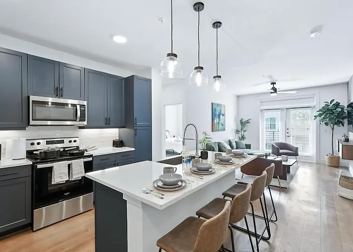 44 Chic 2b Condo, Pool And Gym, Near Stockyards *