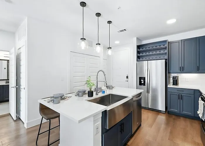 44 Chic 2b Condo, Pool And Gym, Near Stockyards *