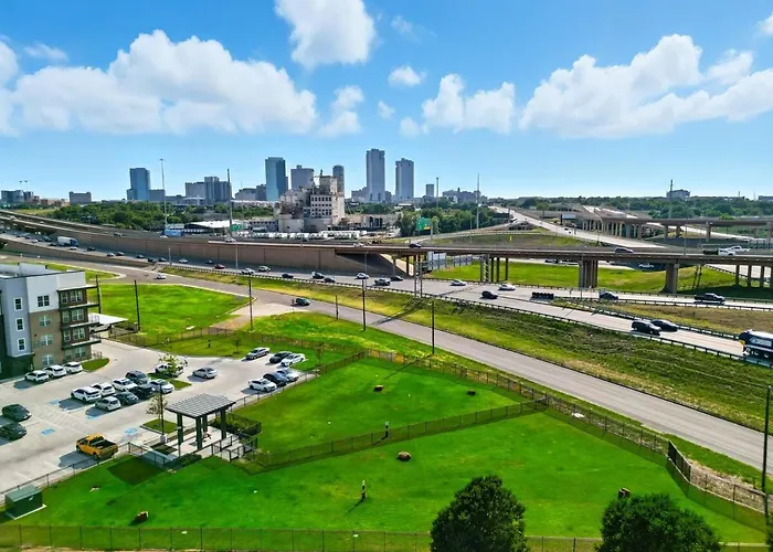 44 Chic 2b Condo, Pool And Gym, Near Stockyards *